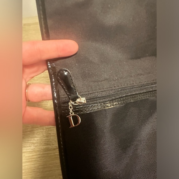 DIOR CLUTCH, MULTI-COMPARTMENT BAG WITH SIGNATURE “D” hanging from zipper pull - Picture 13 of 13